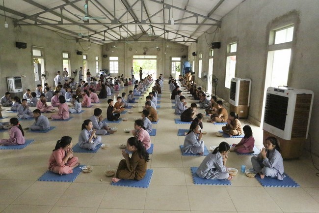 The 2nd Day of Summer Retreat for Children in Dong Cao pagoda
